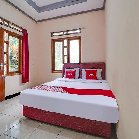 Oyo Homes 90915 Eco Tourism Desa Cihanjuang Rahayu Ciwangun Indah Camp Villas Bongkar Zewnętrze zdjęcie