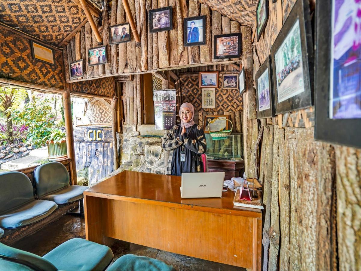 Oyo Homes 90915 Eco Tourism Desa Cihanjuang Rahayu Ciwangun Indah Camp Villas Bongkar Zewnętrze zdjęcie
