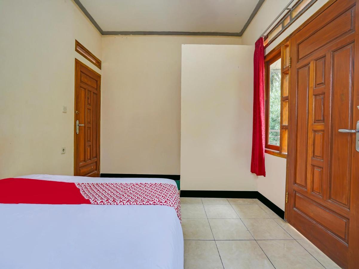 Oyo Homes 90915 Eco Tourism Desa Cihanjuang Rahayu Ciwangun Indah Camp Villas Bongkar Zewnętrze zdjęcie