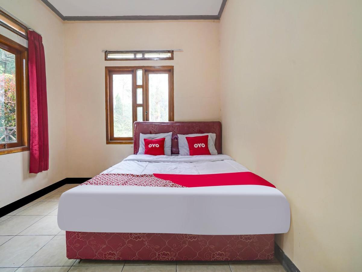 Oyo Homes 90915 Eco Tourism Desa Cihanjuang Rahayu Ciwangun Indah Camp Villas Bongkar Zewnętrze zdjęcie
