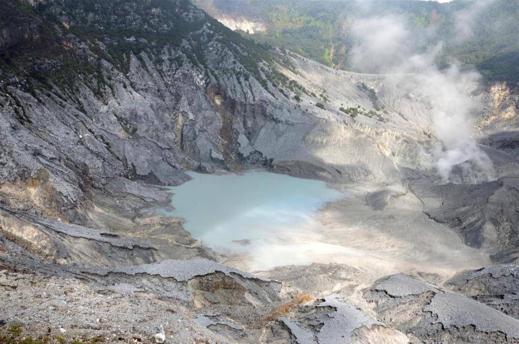 Oyo Homes 90915 Eco Tourism Desa Cihanjuang Rahayu Ciwangun Indah Camp Villas Bongkar Zewnętrze zdjęcie