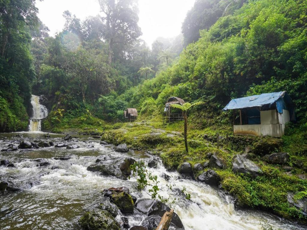 Oyo Homes 90915 Eco Tourism Desa Cihanjuang Rahayu Ciwangun Indah Camp Villas Bongkar Zewnętrze zdjęcie